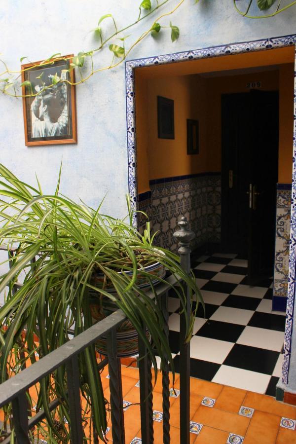 Pensión Lisdos Sevilha Exterior foto