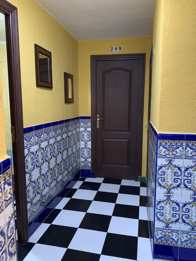 Pensión Lisdos Sevilha Exterior foto